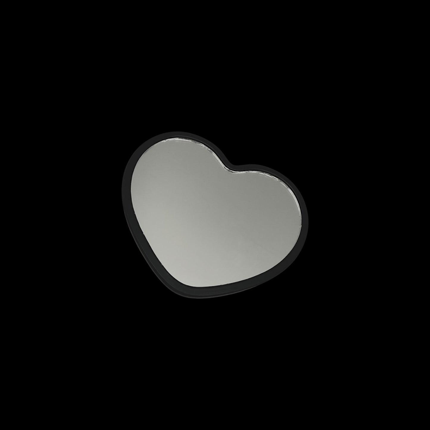 Pocket mirror in the shape of a heart