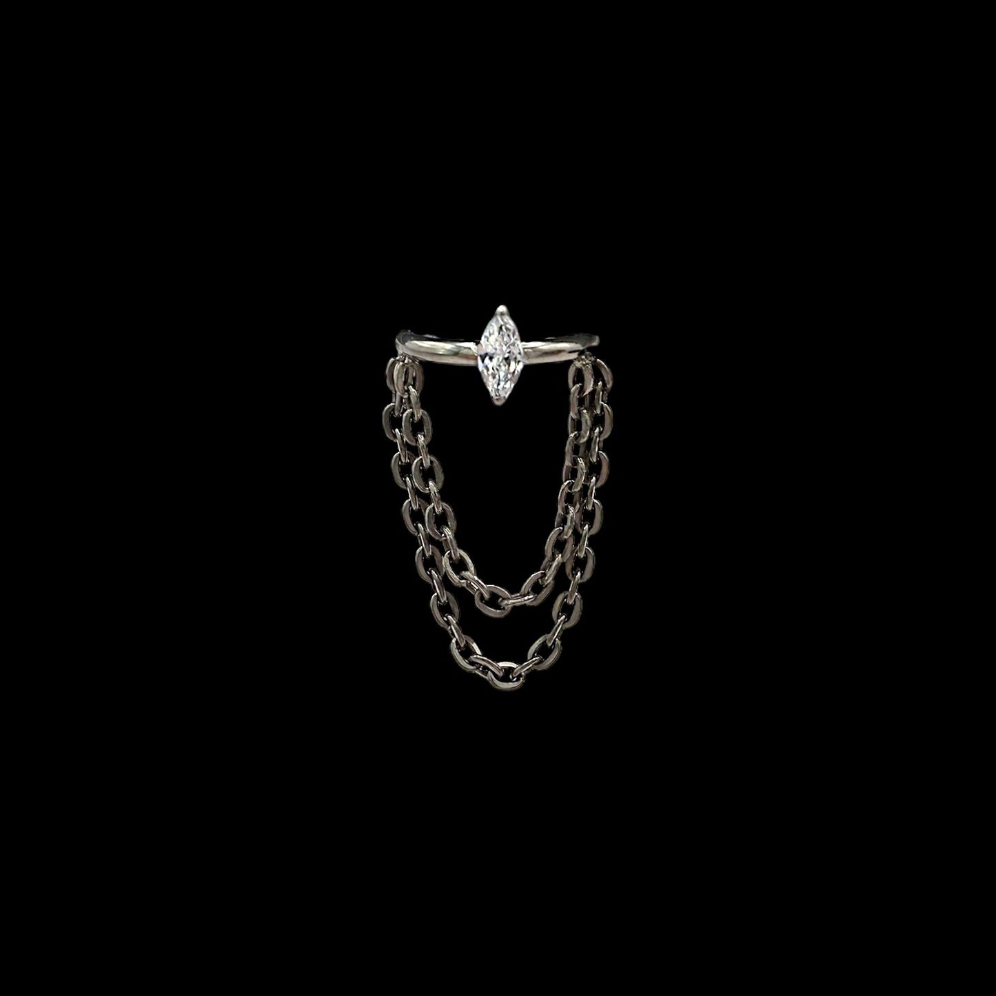 Chained Ear Cuff aus Titan